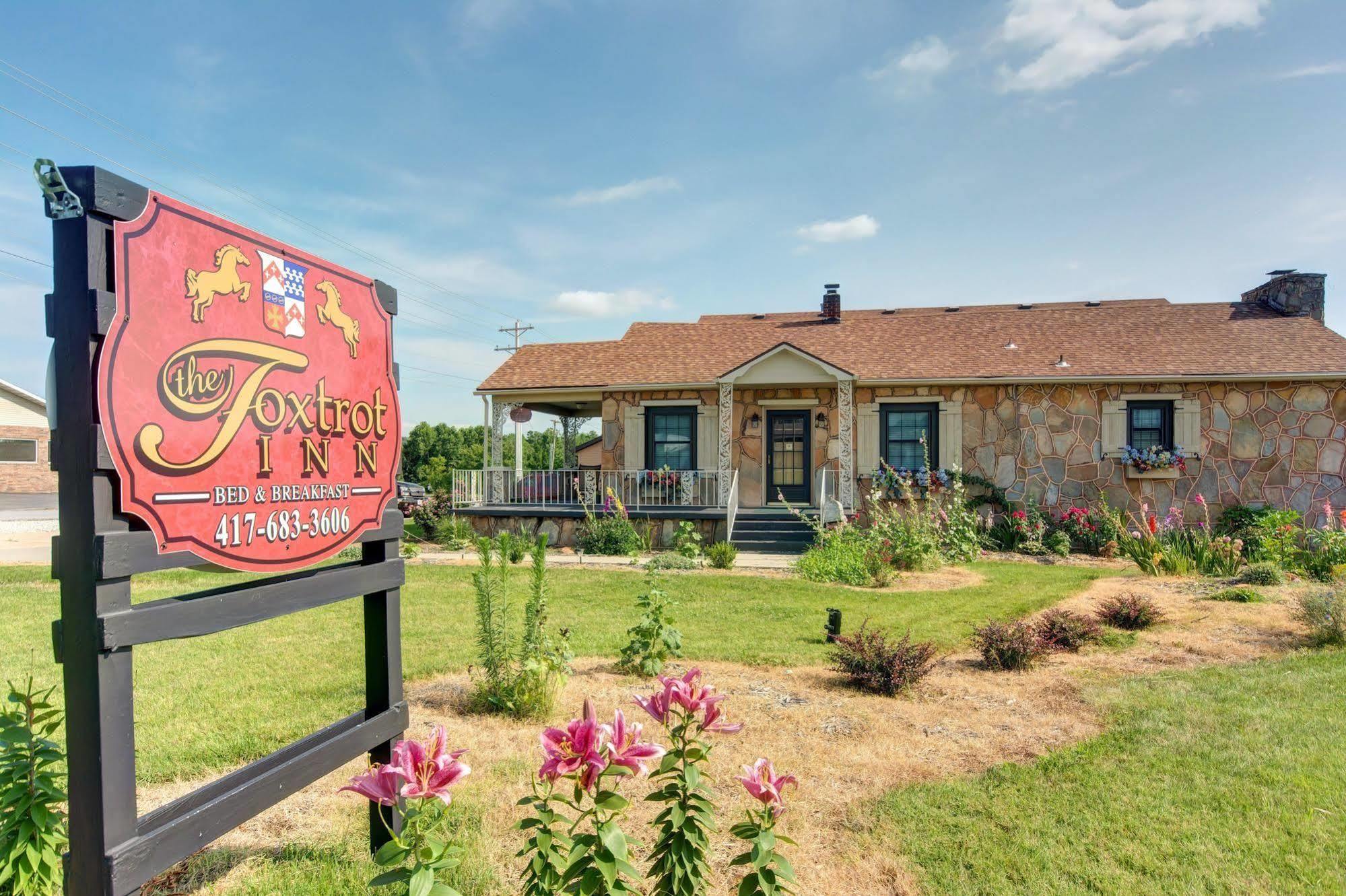 The Foxtrot Inn Ava Esterno foto